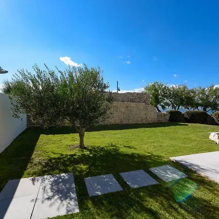 Marcela Sea Front Center Luxury Apartament Nin