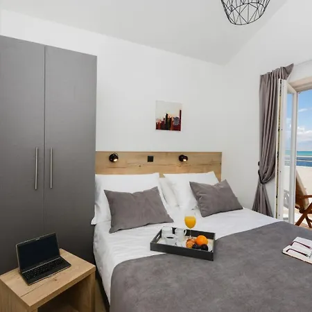Marcela Sea Front Center Luxury Apartament