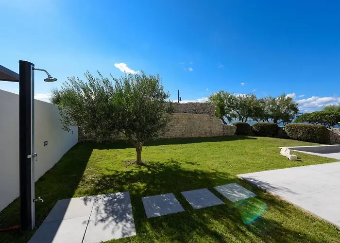 Marcela Sea Front Center Luxury Apartamento Nin