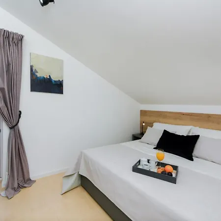 Marcela Sea Front Center Luxury * Nin