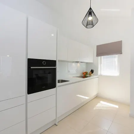 Marcela Sea Front Center Luxury Apartament Nin