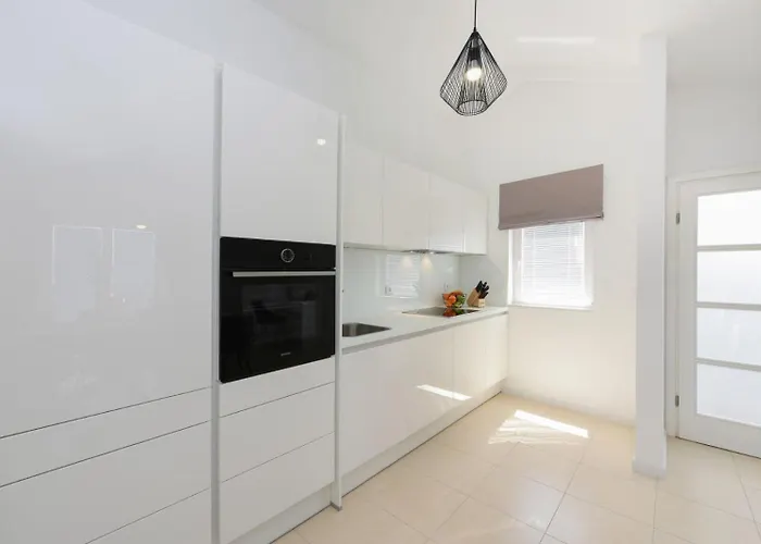 Marcela Sea Front Center Luxury Apartament Nin